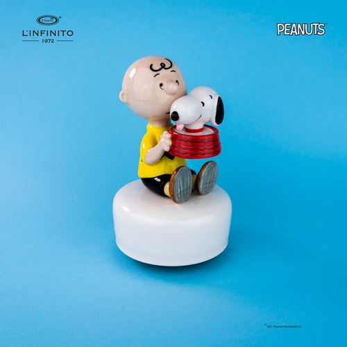Statuina di Charlie Brown e Snoopy nella ciotola dell'acqua, su carillon musicale.