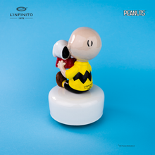 Carica l&#39;immagine nel visualizzatore di Gallery, Statuina di Charlie Brown e Snoopy nella ciotola dell&#39;acqua, su carillon musicale.
