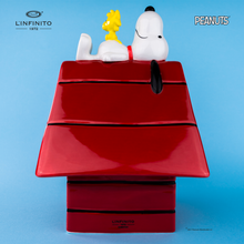 将图片加载到图库查看器，Statuina di Snoopy e Woodstock sulla cuccia
