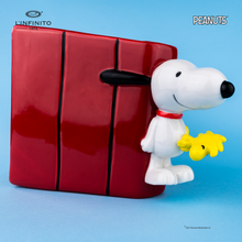 Carica l&#39;immagine nel visualizzatore di Gallery, Statuina di Snoopy e Woodstock sulla cuccia
