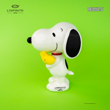 将图片加载到图库查看器，Statuina di Snoopy con in braccio Woodstock.
