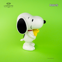 Cargar imagen en el visor de la galería, Statuina di Snoopy con in braccio Woodstock.
