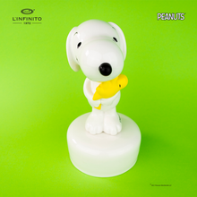 Cargar imagen en el visor de la galería, Statuina di Snoopy con in braccio Woodstock, su carillon musicale
