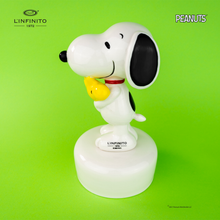 Carica l&#39;immagine nel visualizzatore di Gallery, Statuina di Snoopy con in braccio Woodstock, su carillon musicale
