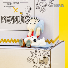 Load image into Gallery viewer, Calamita di Linus e Snoopy che riposano insieme.
