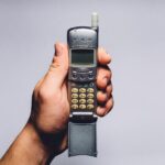 Vecchio Nokia 3310 in ottimo stato, simbolo di nostalgia e tecnologia vintage.