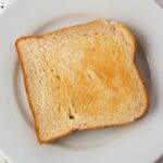 Fette biscottate della marca controversa con avviso sui potenziali effetti negativi per la salute.